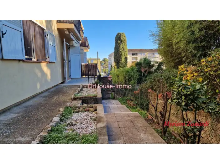 Image des la section Servies