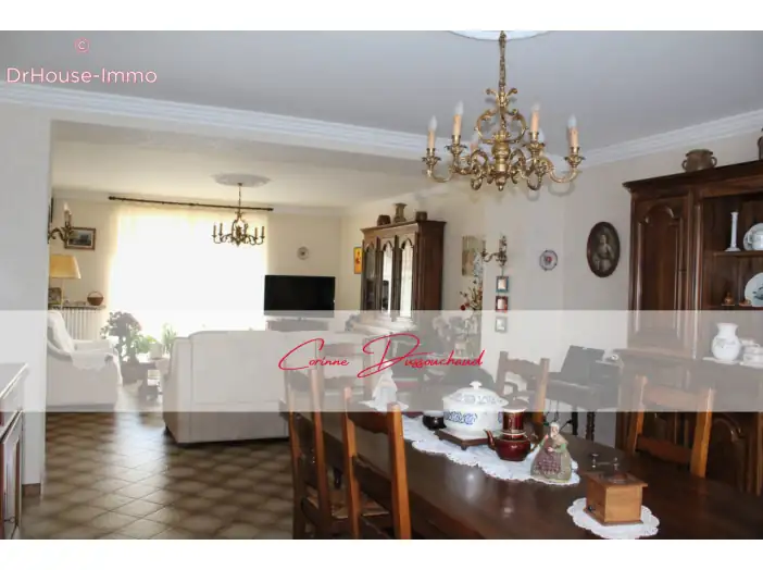 Maison 14 pièces de 384 m² - Chabanais (16150)