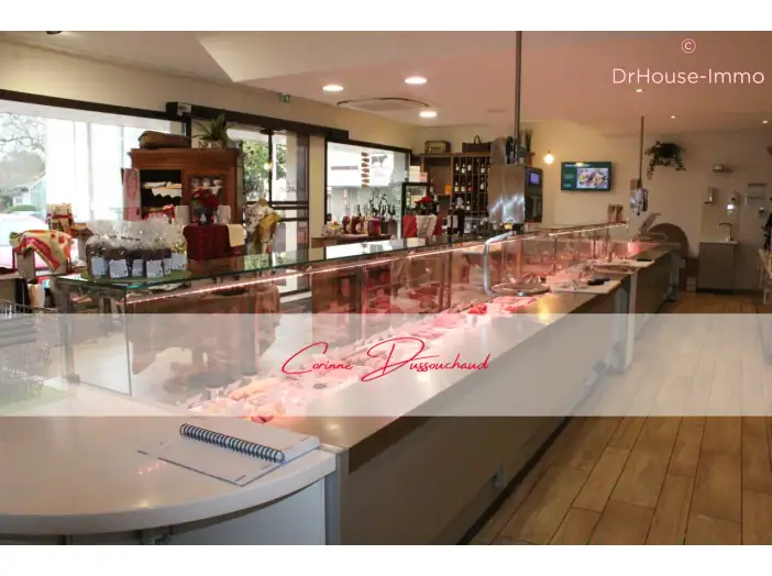 Commerce 11 pièces de 300 m² - Chabanais (16150)