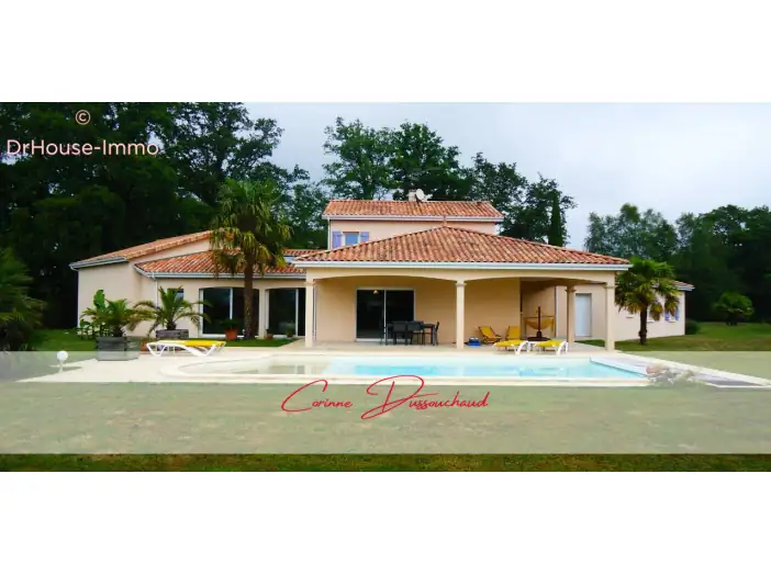 Maison 6 pièces de 210 m² - Brigueuil (16420)