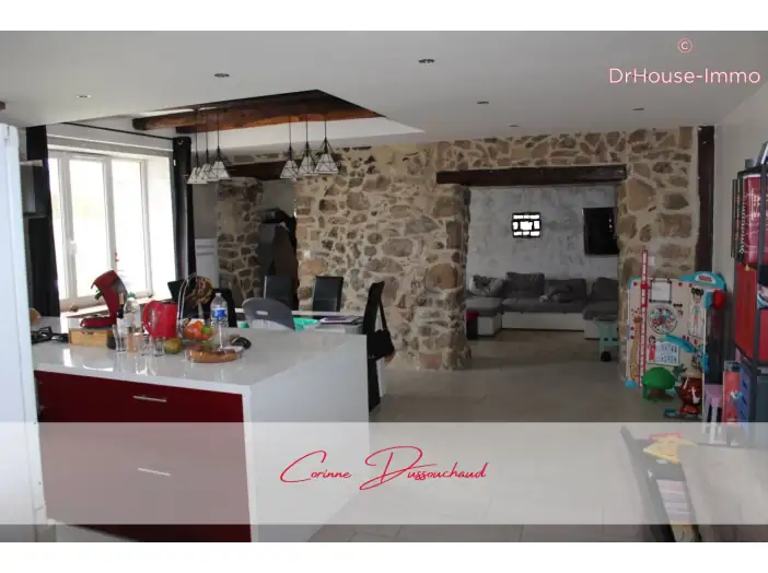 Maison 7 pièces de 137 m² - Exideuil-sur-Vienne (16150)