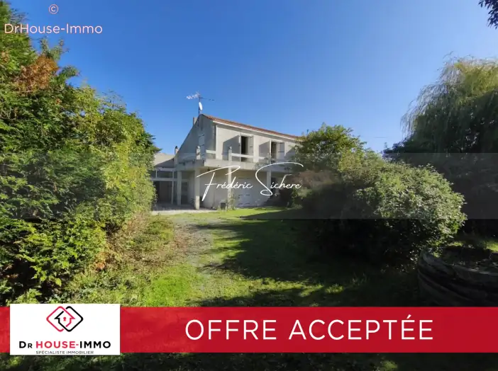 Commerce 6 pièces de 195 m² - La Rochelle (17000)