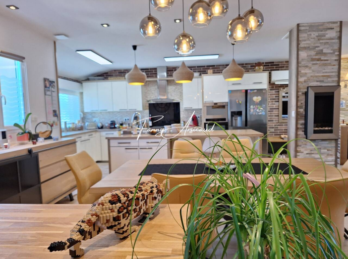 Maison 6 pièces de 187 m² - Champagné-les-Marais (85450)