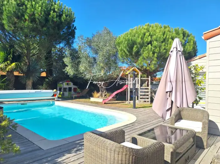 Maison 6 pièces de 187 m² - Champagné-les-Marais (85450)