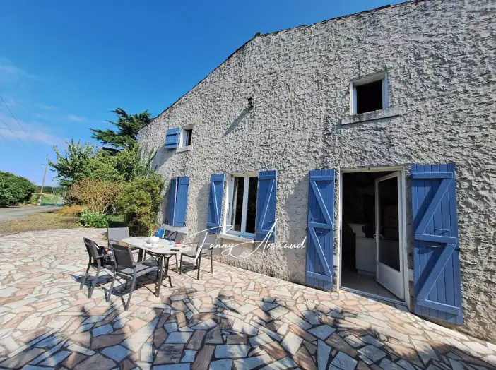 Maison 12 pièces de 278 m² - Velluire (85770)