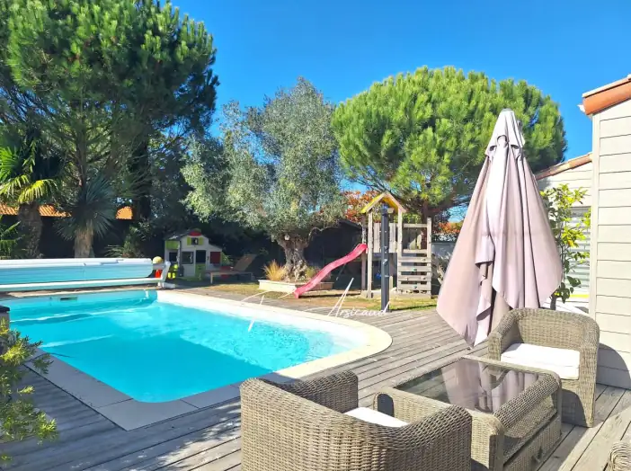 Maison 6 pièces de 187 m² - Champagné-les-Marais (85450)