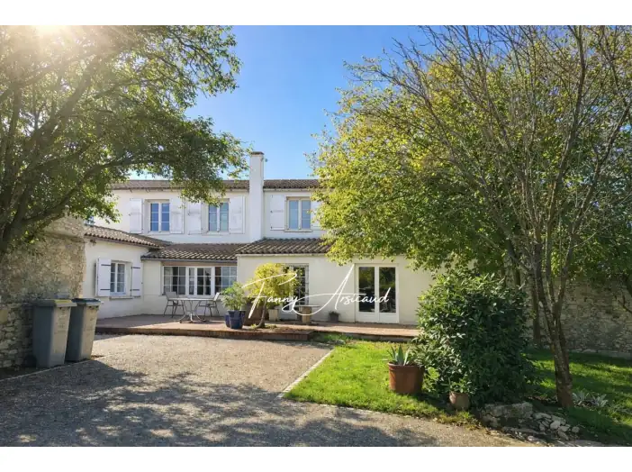 Maison 9 pièces de 168 m² - Charron (17230)