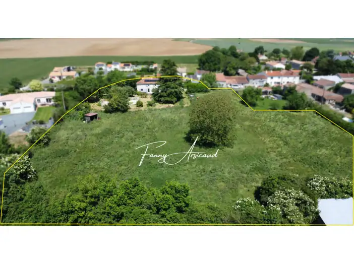 Maison 7 pièces de 201 m² - Velluire (85770)