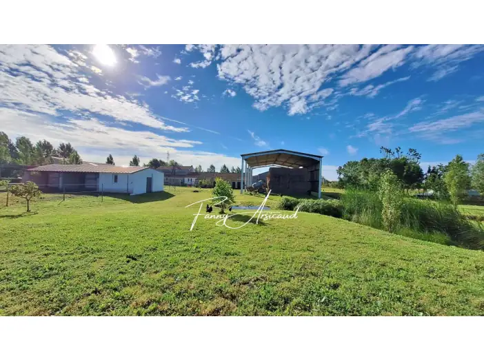 Maison 8 pièces de 148 m² - Puyravault (85450)