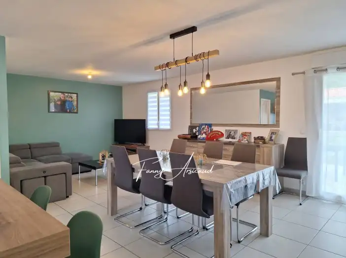 Maison 7 pièces de 115 m² - Velluire (85770)