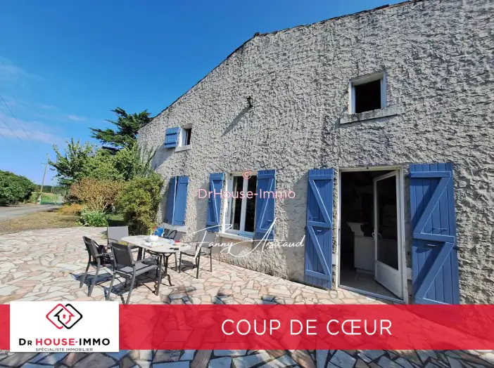 Maison 12 pièces de 278 m² - Velluire (85770)