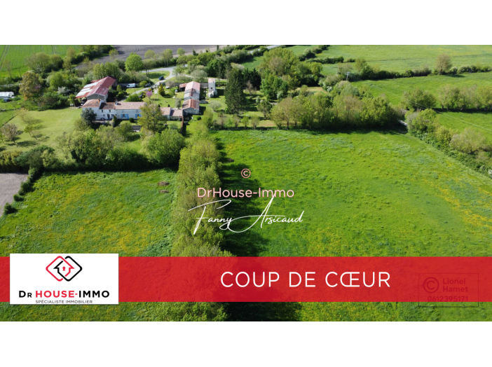 Château 10 pièces de 215 m² - Taugon (17170)