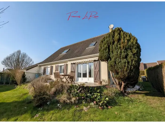 Maison 7 pièces de 138 m² - Aincourt (95510)