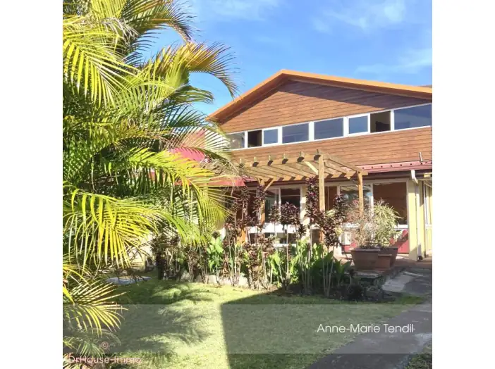 Maison 12 pièces de 258 m² - Saint-Pierre (97410)