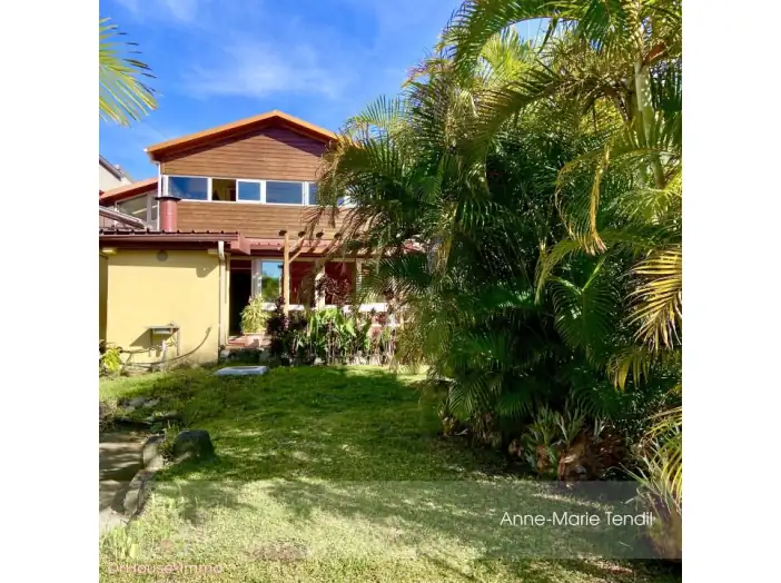 Maison 12 pièces de 258 m² - Tampon (97430)