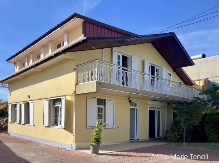 Maison 12 pièces de 258 m² - Saint-Pierre (97410)