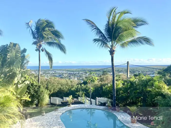 Maison 7 pièces de 145 m² - Étang-Salé (97427)