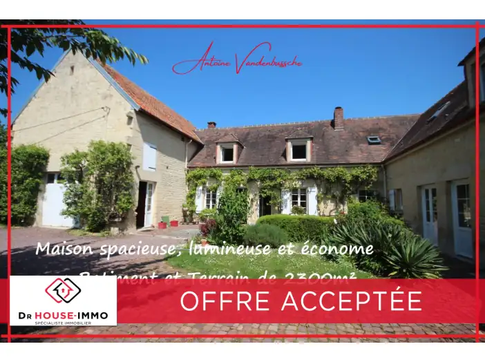 Maison 9 pièces de 263 m² - Bayeux (14400)