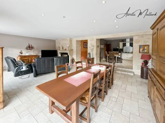 Maison 6 pièces de 199 m² - Falaise (14700)