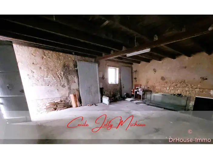 Maison 4 pièces de 237 m² - Mirambeau (17150)