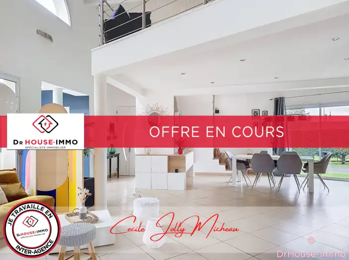 Maison 6 pièces de 217 m² - Cartelègue (33390)