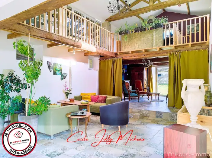 Maison 7 pièces de 205 m² - Pugnac (33710)