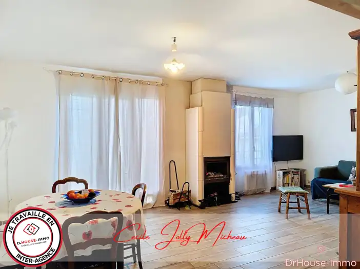 Maison 5 pièces de 110 m² - Saint-Seurin-de-Cursac (33390)