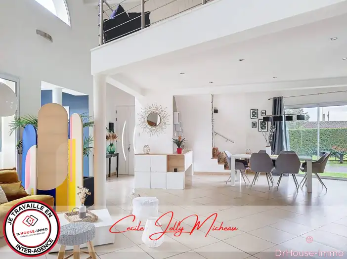 Maison 6 pièces de 217 m² - Cartelègue (33390)