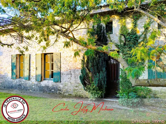 Maison 6 pièces de 165 m² - Cartelègue (33390)