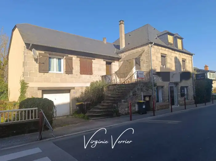 Maison 7 pièces de 200 m² - Larche (19600)