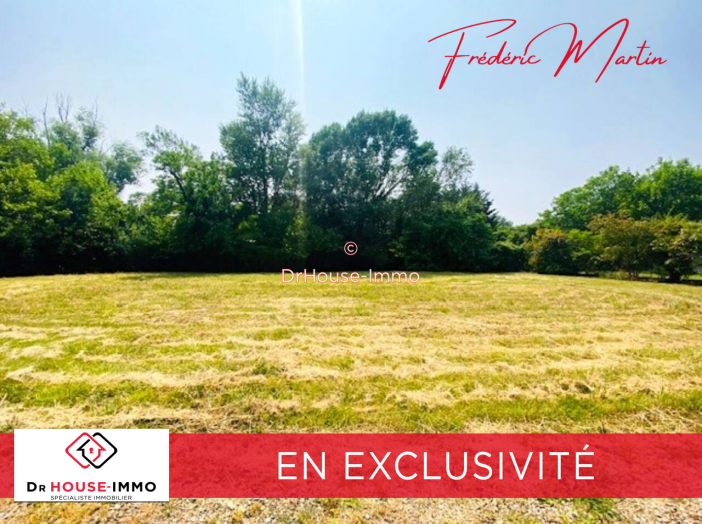 Terrain de 689m²