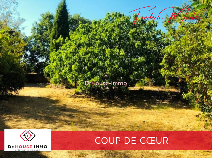 Terrain de 697m²