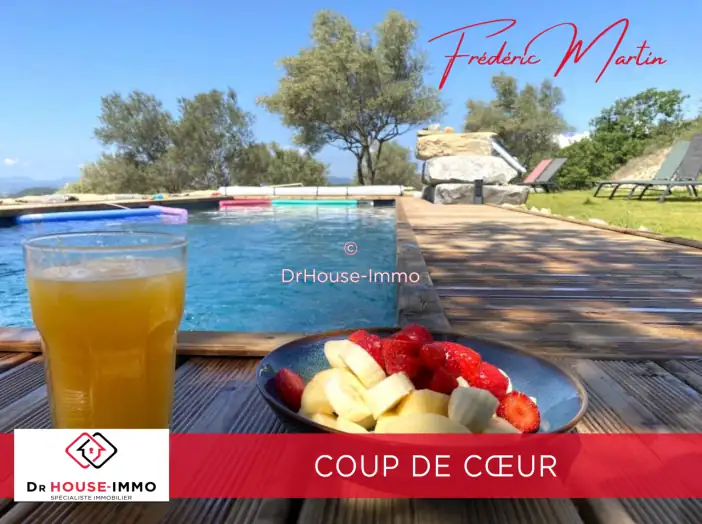 Maison 11 pièces de 300 m² - Uzès (30700)