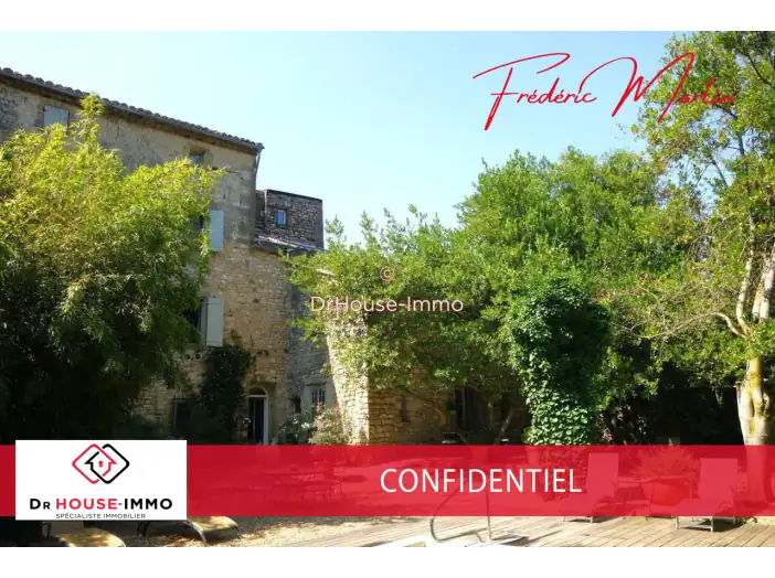 Maison 10 pièces de 550 m² - Uzès (30700)