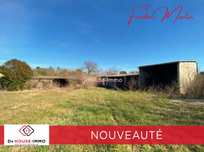 Parking / Box 3 pièces de 300 m² - Uzès (30700)